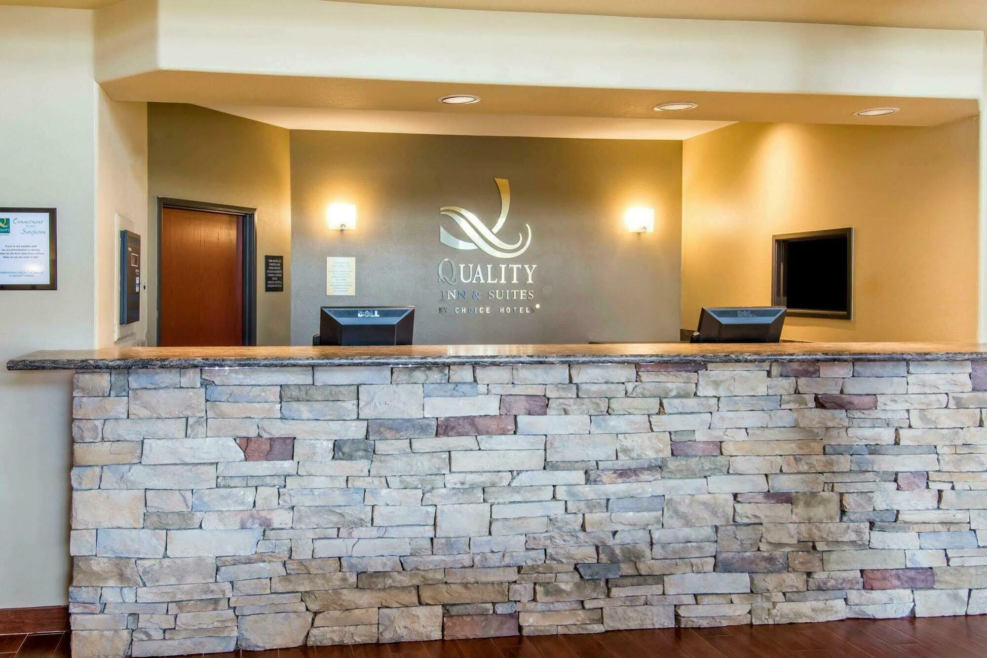 Quality Inn & Suites Of Liberty Lake エクステリア 写真